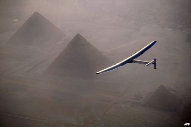 This handout photo released by Solar Impulse 2 shows the solar powered plane, piloted by Swiss pioneer André Borschberg, during the flyover of the pyramids of Giza on July 13, 2016 prior to landing in Cairo, Egypt.